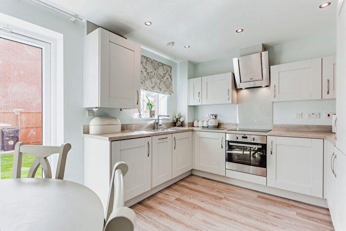 3 Bedroom Town House To Rent In The Fouracres, Wakefield, WF1