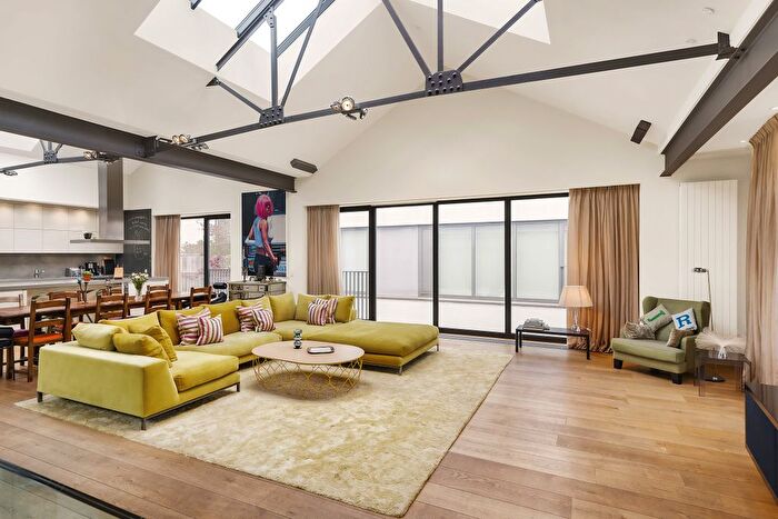 3 Bedroom Flat For Sale In Gloucester Avenue, Primrose Hill, London, NW1