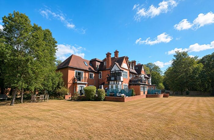 2 Bedroom Flat To Rent In Wraysbury, Staines-Upon-Thames, TW19
