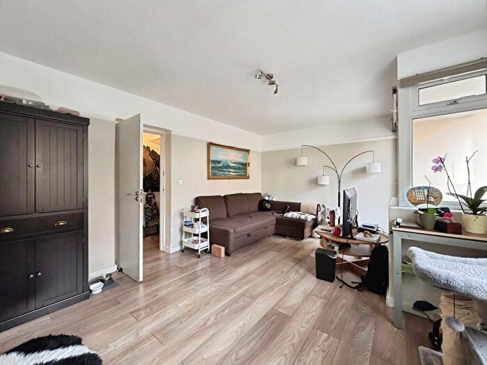 3 Bedroom Apartment For Sale In Earlham Grove, London, E7