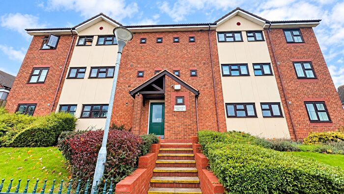 3 Bedroom Flat To Rent In Flat, Palmers Grove, Birmingham, B36