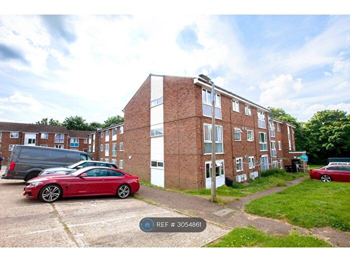 2 Bedroom Flat To Rent In Cleves Road, Hemel Hempstead, HP2
