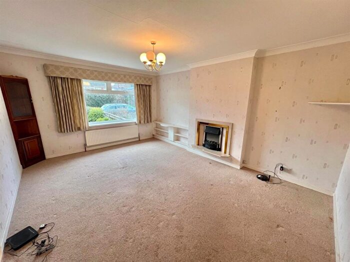 2 Bedroom Detached Bungalow For Sale In Low Hills Lane, Huddersfield, HD3