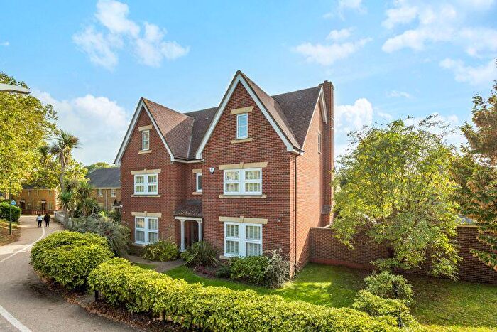 6 Bedroom Detached House For Sale In Chapel Walk, Bexley Park, DA2
