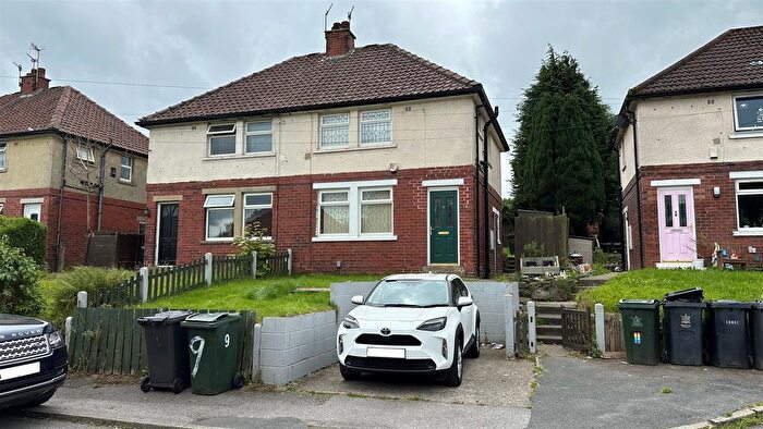 3 Bedroom Semi-Detached House To Rent In Ruskin Avenue, Bradford, BD9