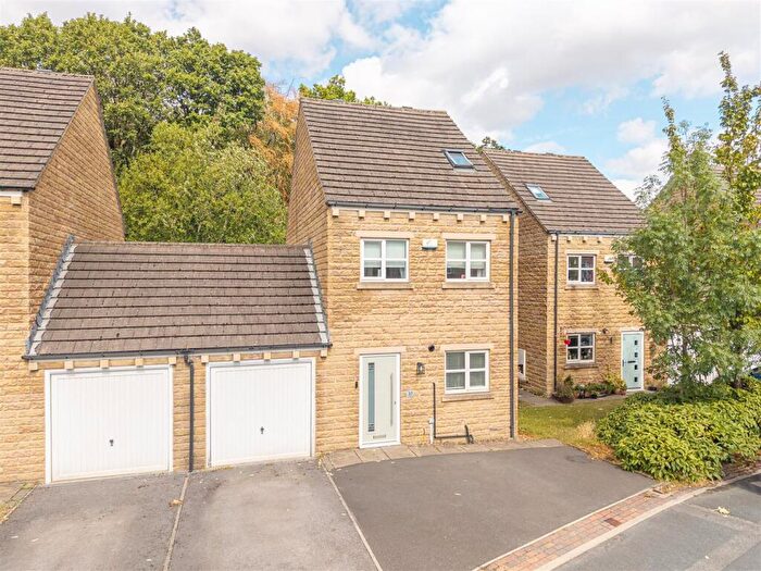 3 Bedroom Link Detached House For Sale In Sylvan Ridge, Ferndale, Huddersfield, HD2