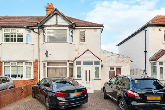 4 Bedroom House For Sale In Stanley Avenue, New Malden, KT3