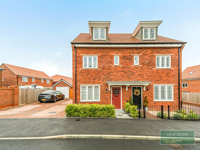 3 Bedroom Semi-Detached House For Sale In Whitbourne Way, Waterlooville, PO7
