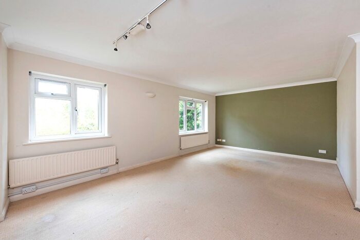 2 Bedroom Flat To Rent In Castlebar Park, London, W5