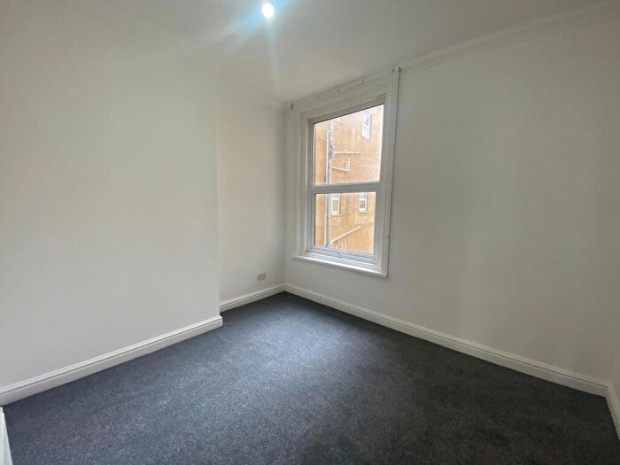 1 Bedroom Apartment To Rent In Alhambra Road, Southsea, PO4