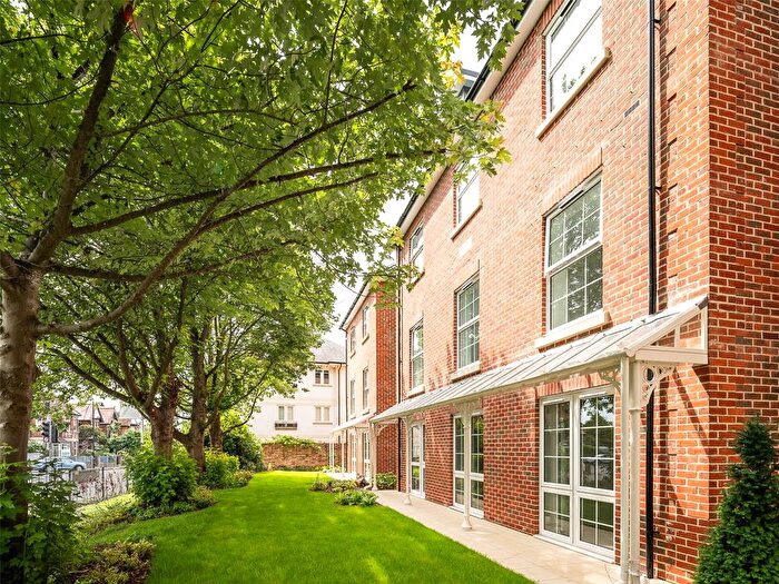 1 Bedroom Flat For Sale In Queen Elizabeth Avenue, Lymington, Hampshire, SO41