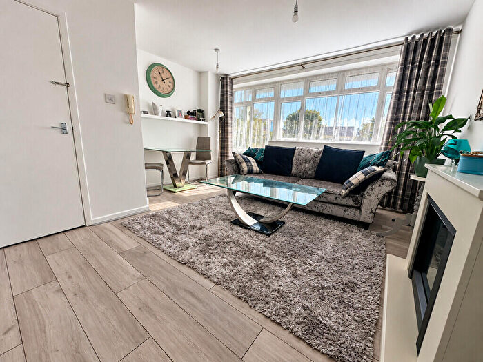 1 Bedroom Flat For Sale In Butts Road, Southwick, BN42