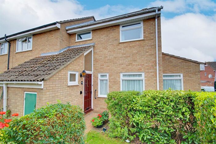 4 Bedroom End Of Terrace House For Sale In Ouse Road, St. Ives, PE27