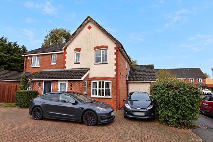 3 Bedroom Semi-Detached House For Sale In Jerrard Close, Leighton Buzzard, LU7