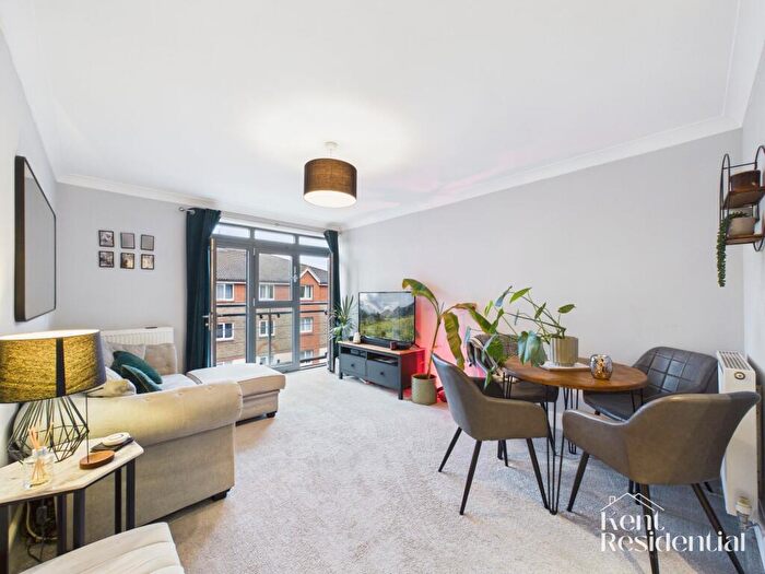 1 Bedroom Flat To Rent In Hart Street, Maidstone, ME16
