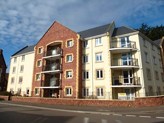 2 Bedroom Flat For Sale In Carlton Court, Minehead, TA24