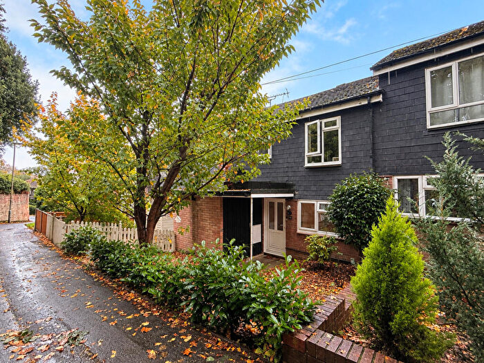 3 Bedroom Semi-Detached House To Rent In Selsdon Avenue, Romsey, SO51