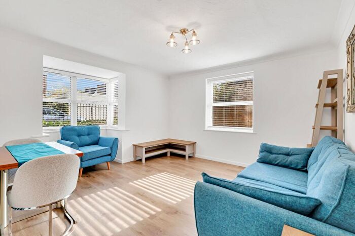 2 Bedroom Apartment To Rent In Avondale Road, SW14