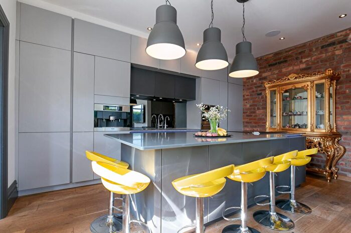 5 Bedroom Semi-Detached House To Rent In Hookstone Road, Harrogate, HG2