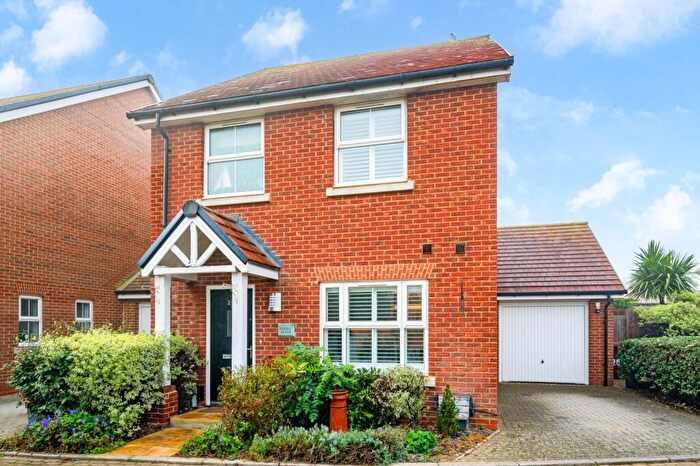 3 Bedroom Detached House For Sale In Rowan Way, Bracklesham Bay, West Sussex, PO20