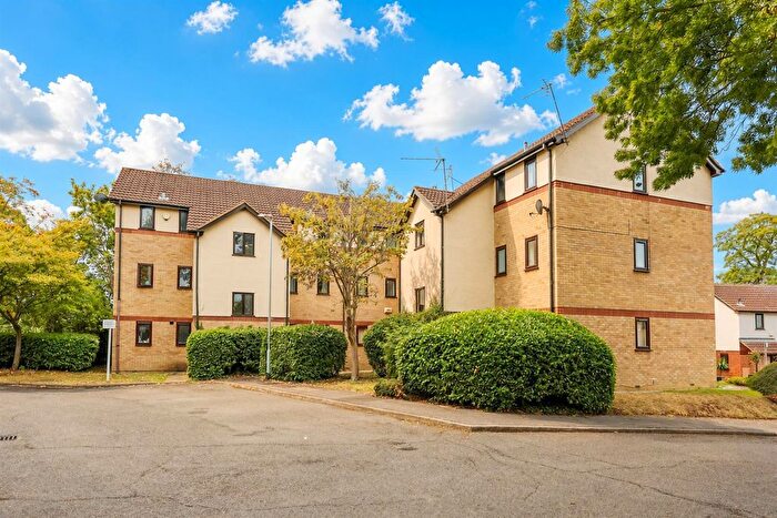 Studio For Sale In Bullrush Grove, Uxbridge, UB8