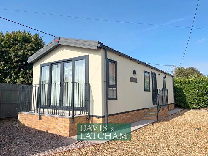 2 Bedroom Park Home For Sale In Woodcock Park, Woodcock Road, Warminster, BA12