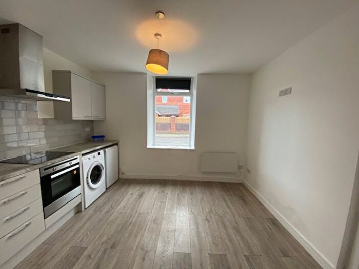 2 Bedroom Flat To Rent In Sanquhar Street, Cardiff, CF24