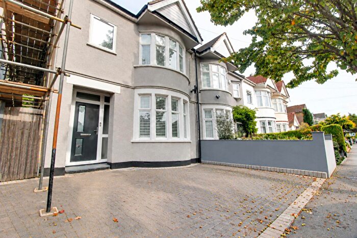 4 Bedroom House For Sale In Ennismore Gardens, Southend-on-Sea, SS2