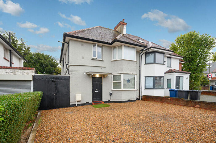 2 Bedroom Flat For Sale In The Vale, Cricklewood, London, NW11