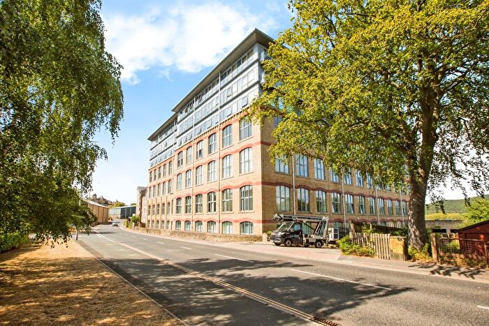 3 Bedroom Flat For Sale In Dewsbury Road, Elland, HX5
