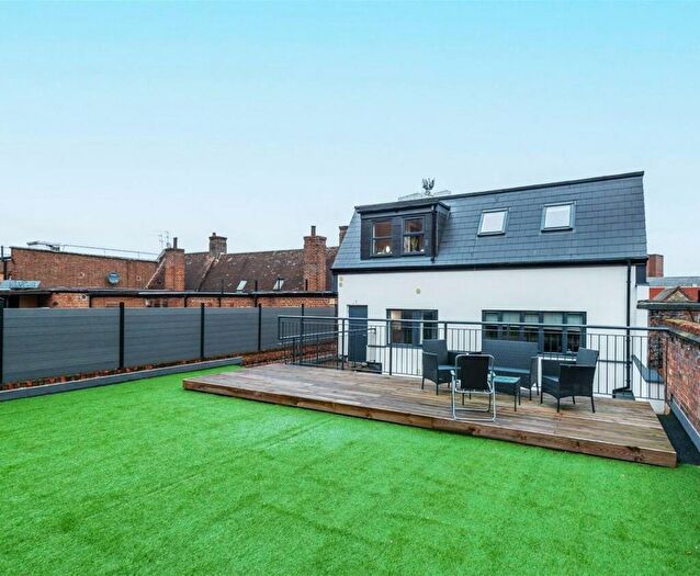 2 Bedroom Flat To Rent In High Street, Bromley, Bromley, BR1