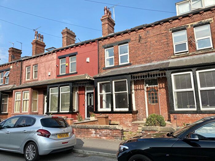 4 Bedroom House To Rent In Kirkstall Avenue, LS5