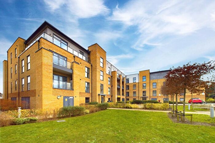 2 Bedroom Flat To Rent In Broad Lane, Bracknell, Berkshire, RG12