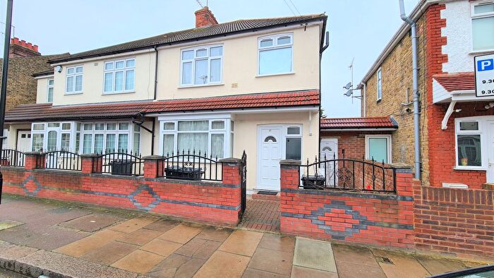 1 Bedroom Flat To Rent In Standard Road, Hounslow, TW4