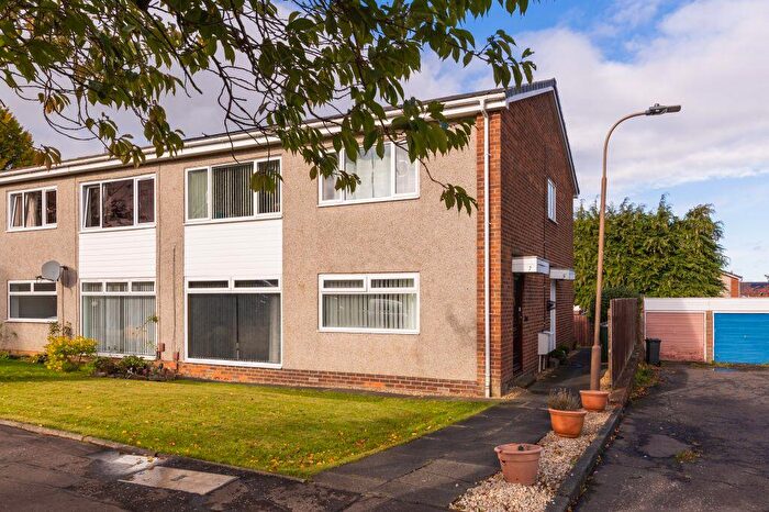 2 Bedroom Flat For Sale In Cairns Gardens, Edinburgh, EH14