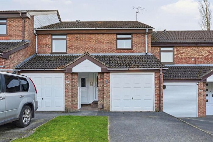 2 Bedroom Flat For Sale In Arbour Mews, Macclesfield, SK10
