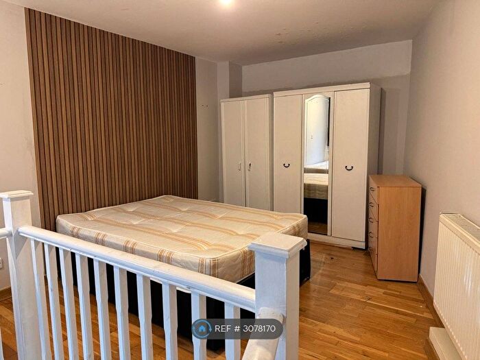 1 Bedroom Flat To Rent In Newington Green Road, London, N1
