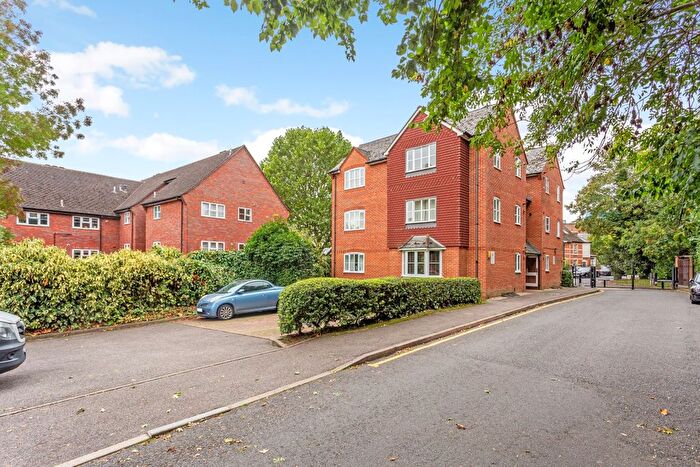 2 Bedroom Flat To Rent In Swan Close, Rickmansworth, WD3