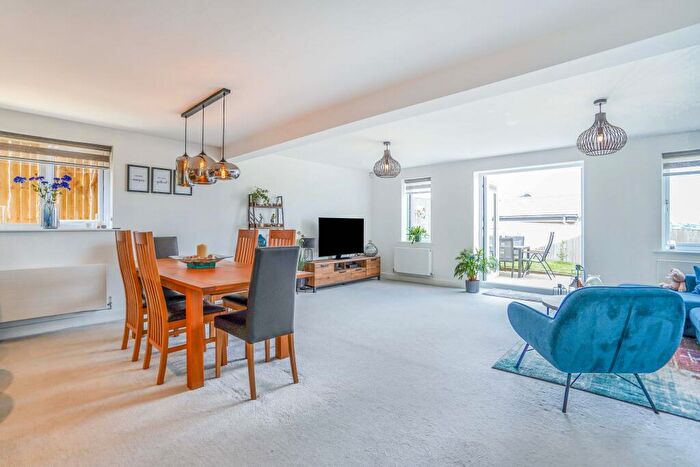 4 Bedroom Detached House For Sale In Rosemeade Court, Almondbury, Huddersfield, Kirklees, HD5