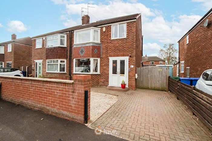 4 Bedroom Semi-Detached House For Sale In Eden Grove Road, Edenthorpe, Doncaster, DN3