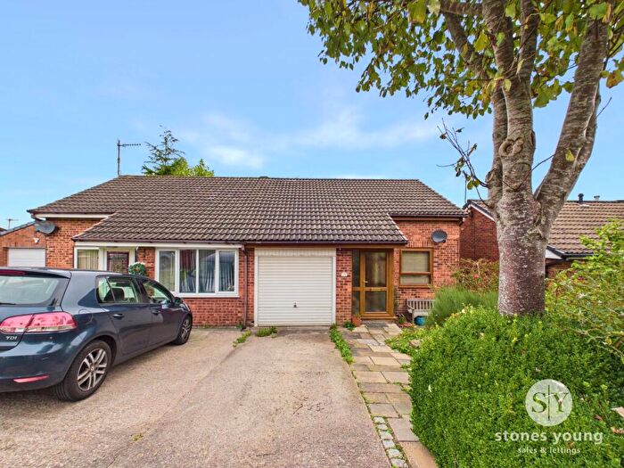 3 Bedroom Semi-Detached House For Sale In Hawkshaw Bank Road, Blackburn, BB1