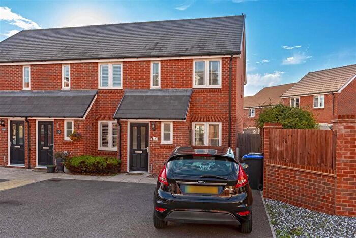 2 Bedroom End Of Terrace House For Sale In Peony Grove, Worthing, BN13