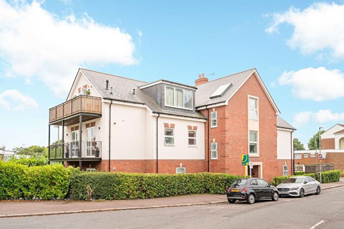 3 Bedroom Flat To Rent In Sanders Lane, Mill Hill East, London, NW7