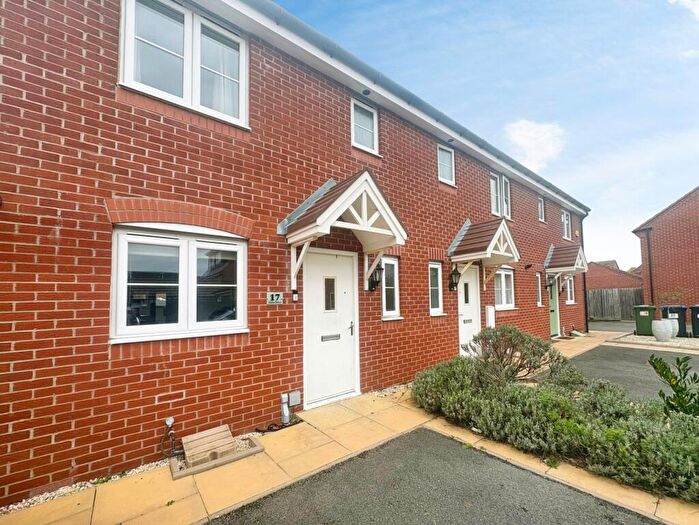 3 Bedroom End Of Terrace House For Sale In Yeats Drive, Warwick, Warwickshire, CV34