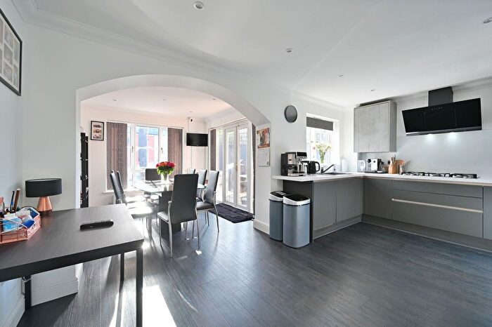 4 Bedroom Terraced House For Sale In Eastbury Road, Bushey, Watford, WD19