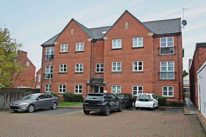 2 Bedroom Flat For Sale In Knighton Lane, Leicester, LE2