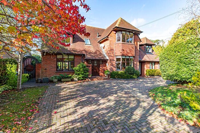 4 Bedroom Detached House For Sale In Peppard Road, Caversham, RG4