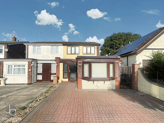 3 Bedroom Semi-Detached House For Sale In Chapel Road, Tiptree, Colchester, CO5