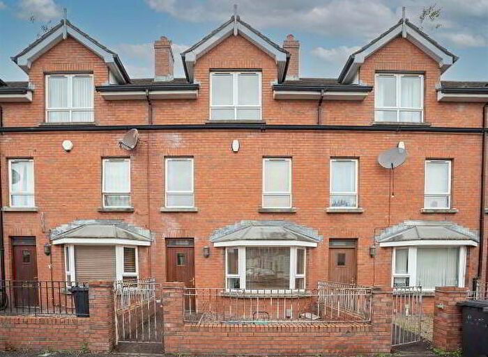 5 Bedroom Mid Terraced House To Rent In Great Northern Street, Belfast, BT9