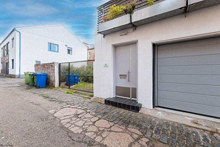 2 Bedroom Apartment To Rent In Newton Terrace Lane, Glasgow, Glasgow City, G3